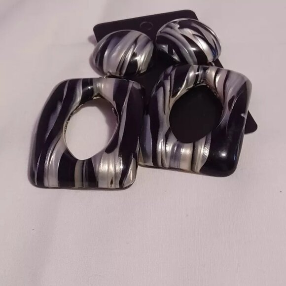 Jewelry Lot 6 Pieces (2) Necklace Bangle Bracelets Watch Keychain Earrings - Picture 3 of 7